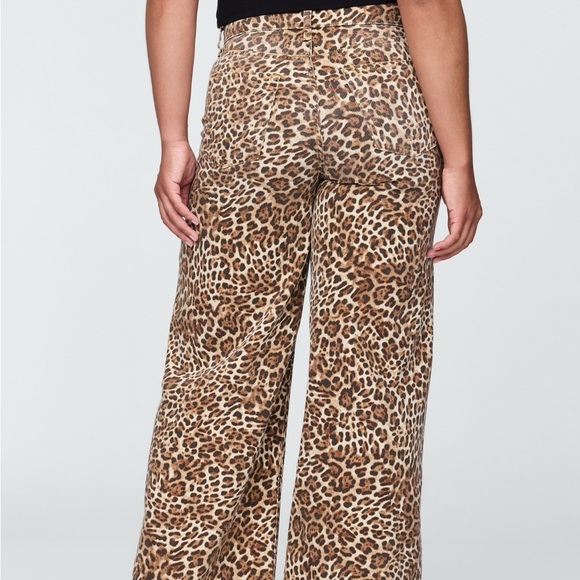 GAP Pants - NWT GAP Leopard Print Baggy Mid Rise Denim Sz USW 35/20 Reg length. SOLD OUT